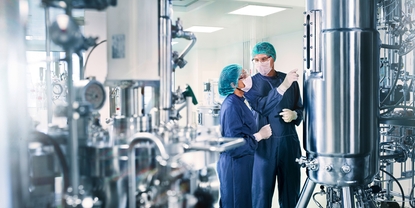 Biopharmaceutical clean room with a bioreactor