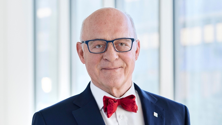 Klaus Endress will be succeeded by CEO Matthias Altendorf.